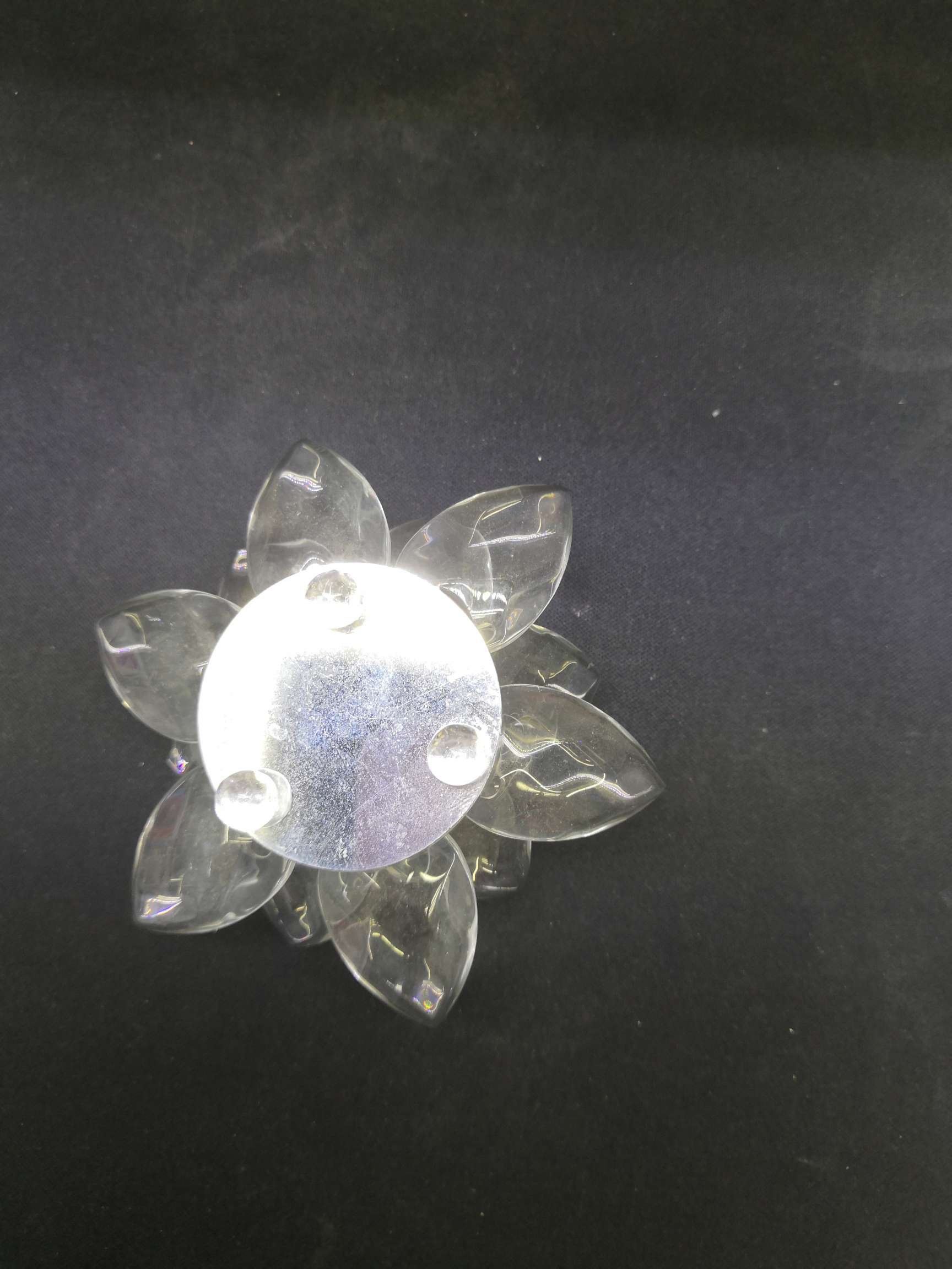 Yiwu Yanfan Handicrafts Store 7951 offers unisexual crystal lotus ornaments details Picture