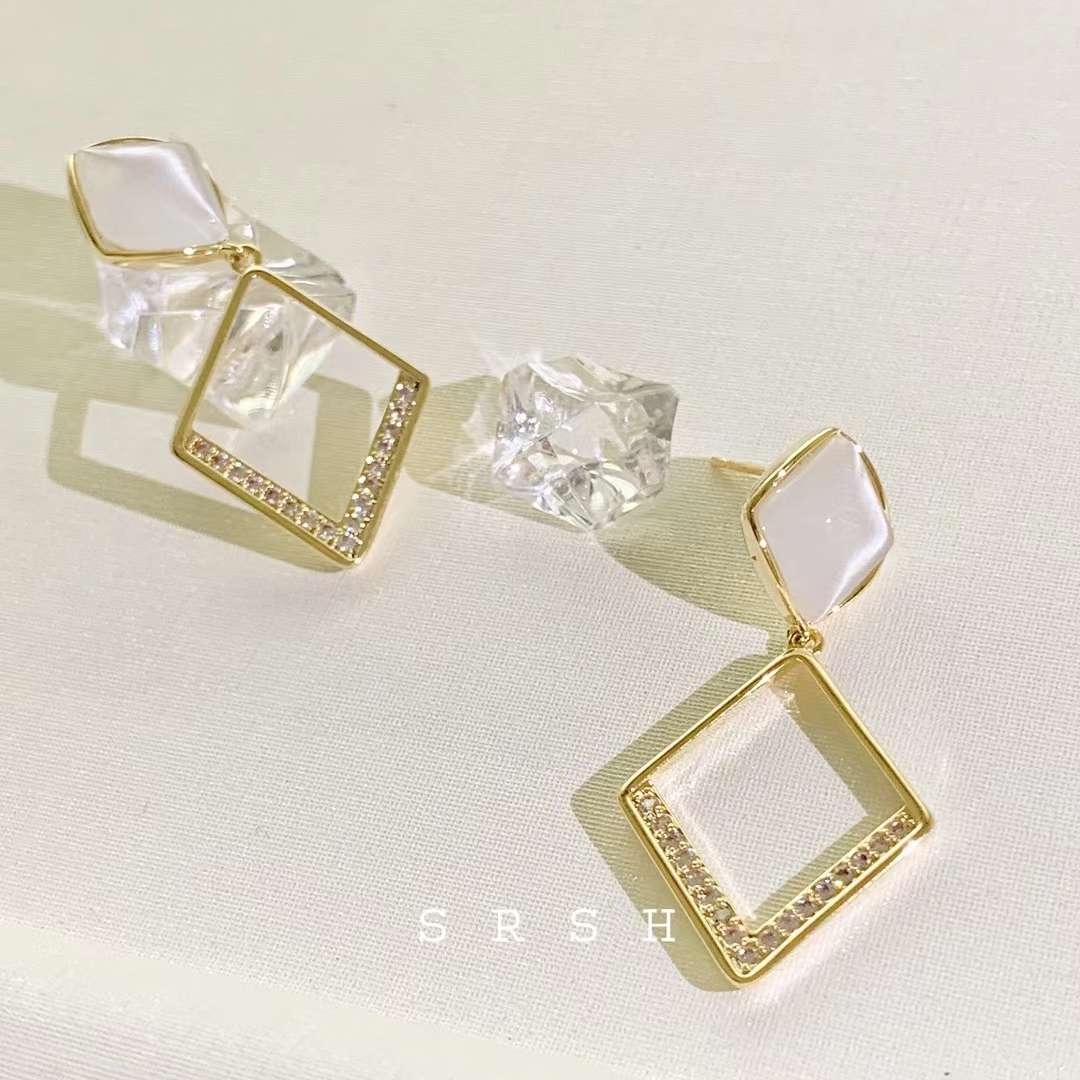French cat geometric stud earrings, high-end and elegant style, 925 silver needle simple and elegant earrings, 2021 new style Item Picture
