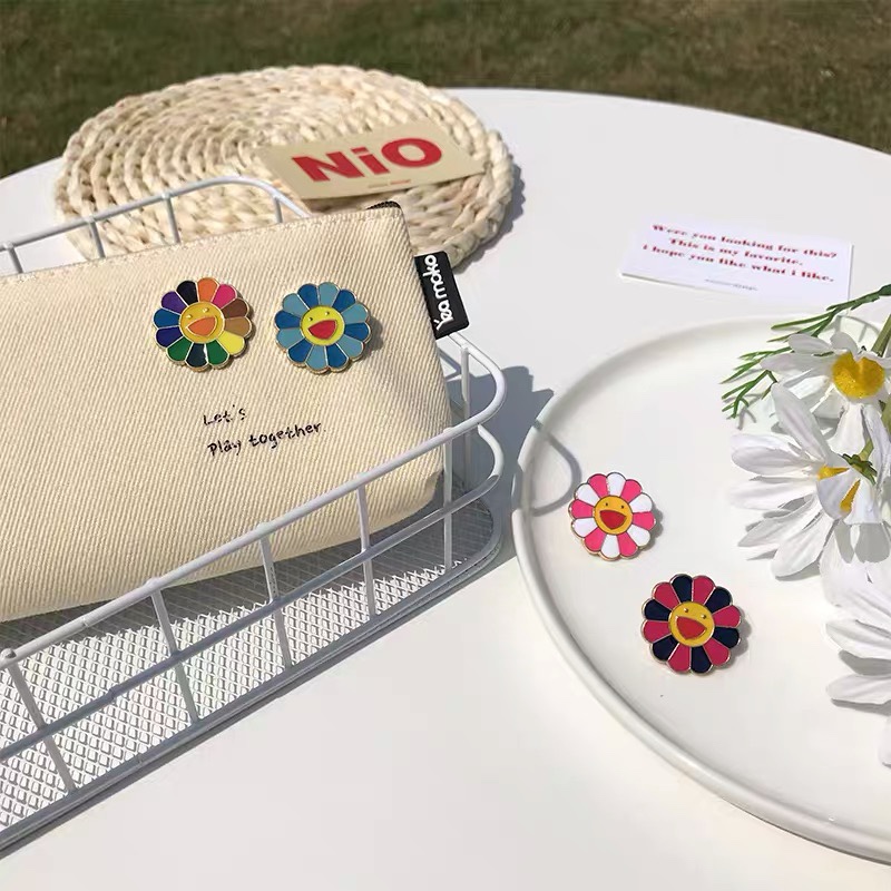 Japanese ins Tide Sunflower brooch personality girlish temperament corsage cute cartoon creative anti-slip button badge