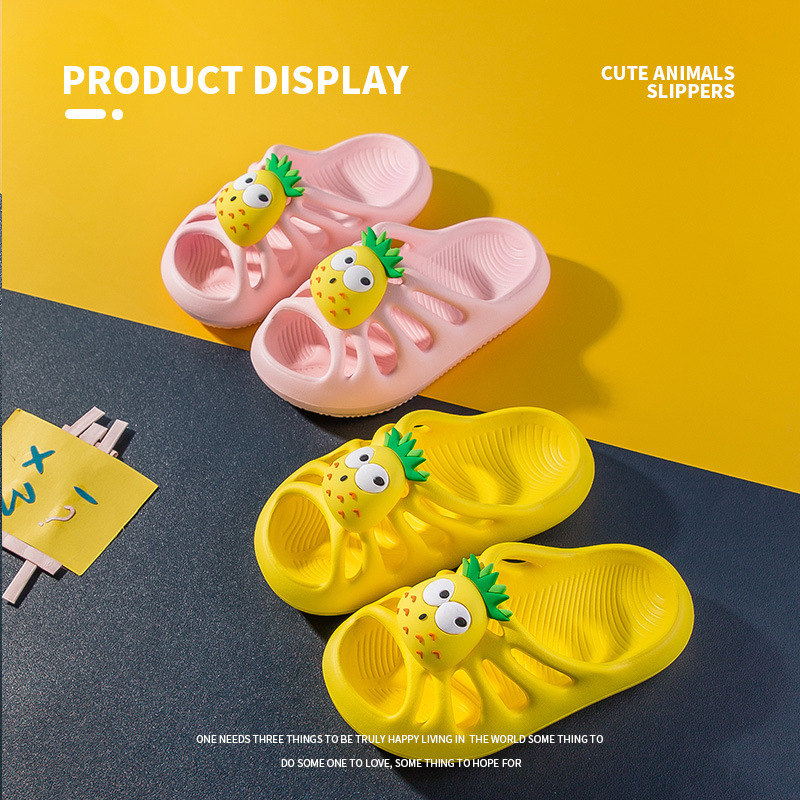 The new children's fishbone croquet shoes from Little Deer Mili are cute, anti-slip, soft-soled and pineapple anti-collision eva slippers