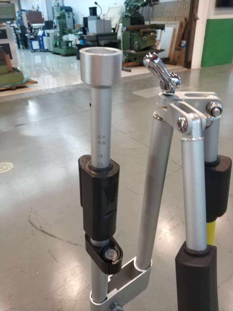 The float aligns with the pole tripod Specification image