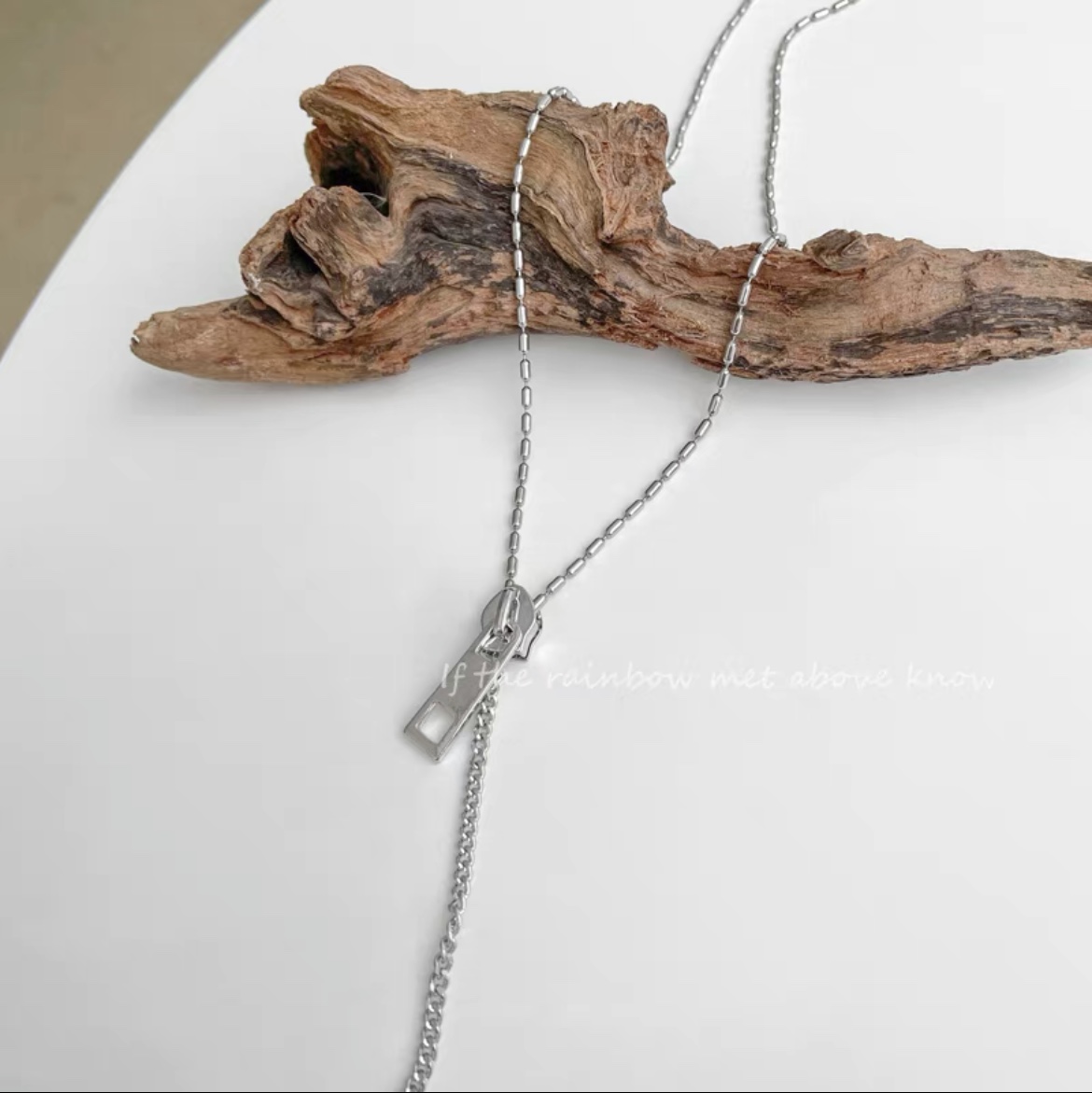 Zipper clavicle chain
