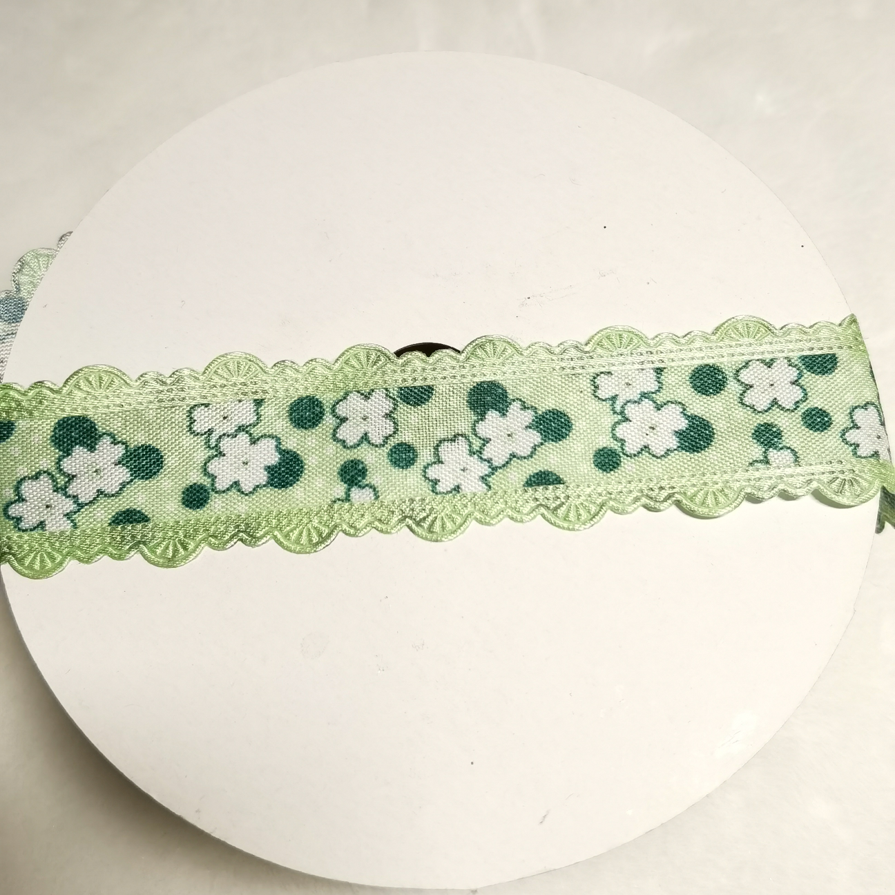 2.5 CM 四叶草果绿色，圣诞，玩具，服装，工艺，喜庆，饰品，文具，卡片，包装，等等各种厂品上都可以撘配