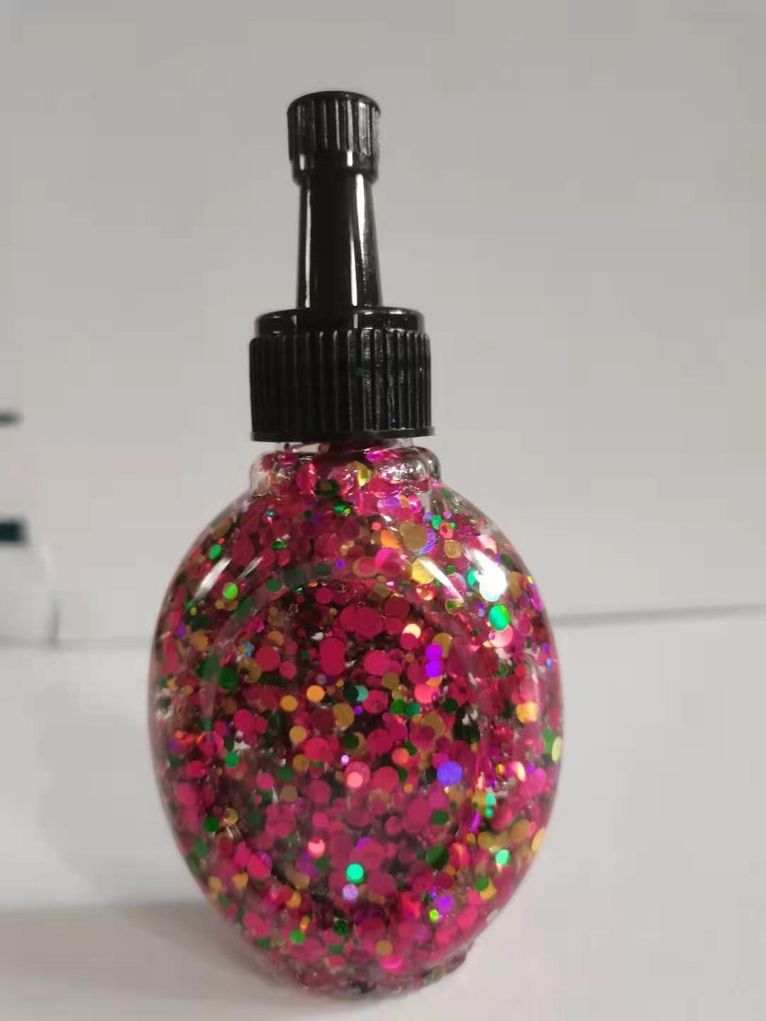 X0瓶幼儿园小朋友们DlY手工制作混亮片粗粉胶白底实物图