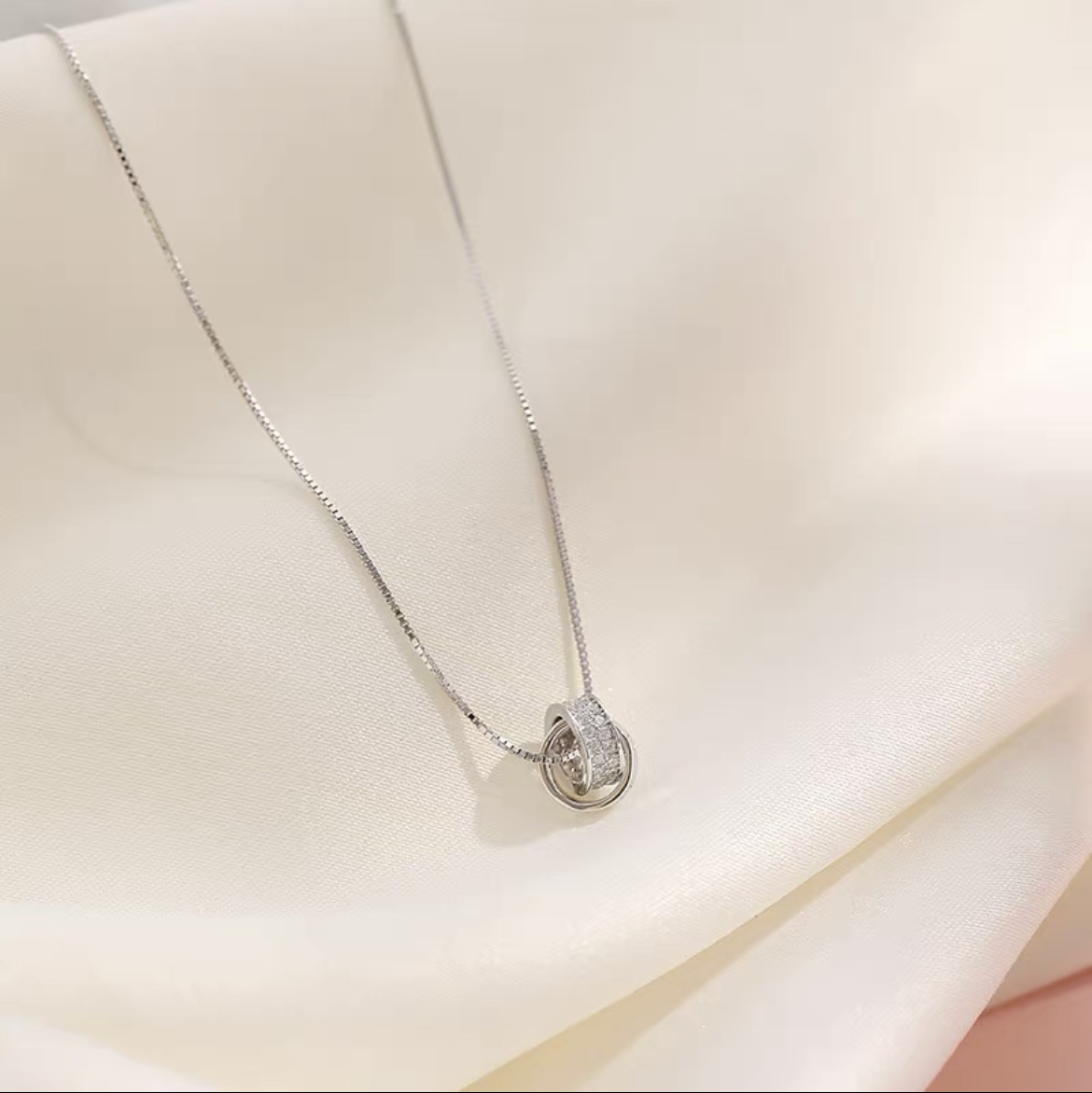 Silver clavicle chain