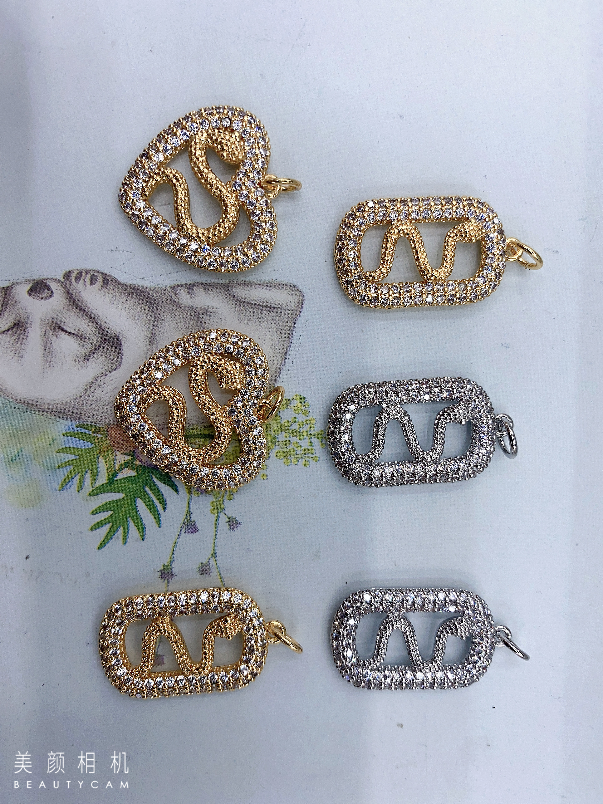Electroplated real gold heart snake-shaped pendant details Picture