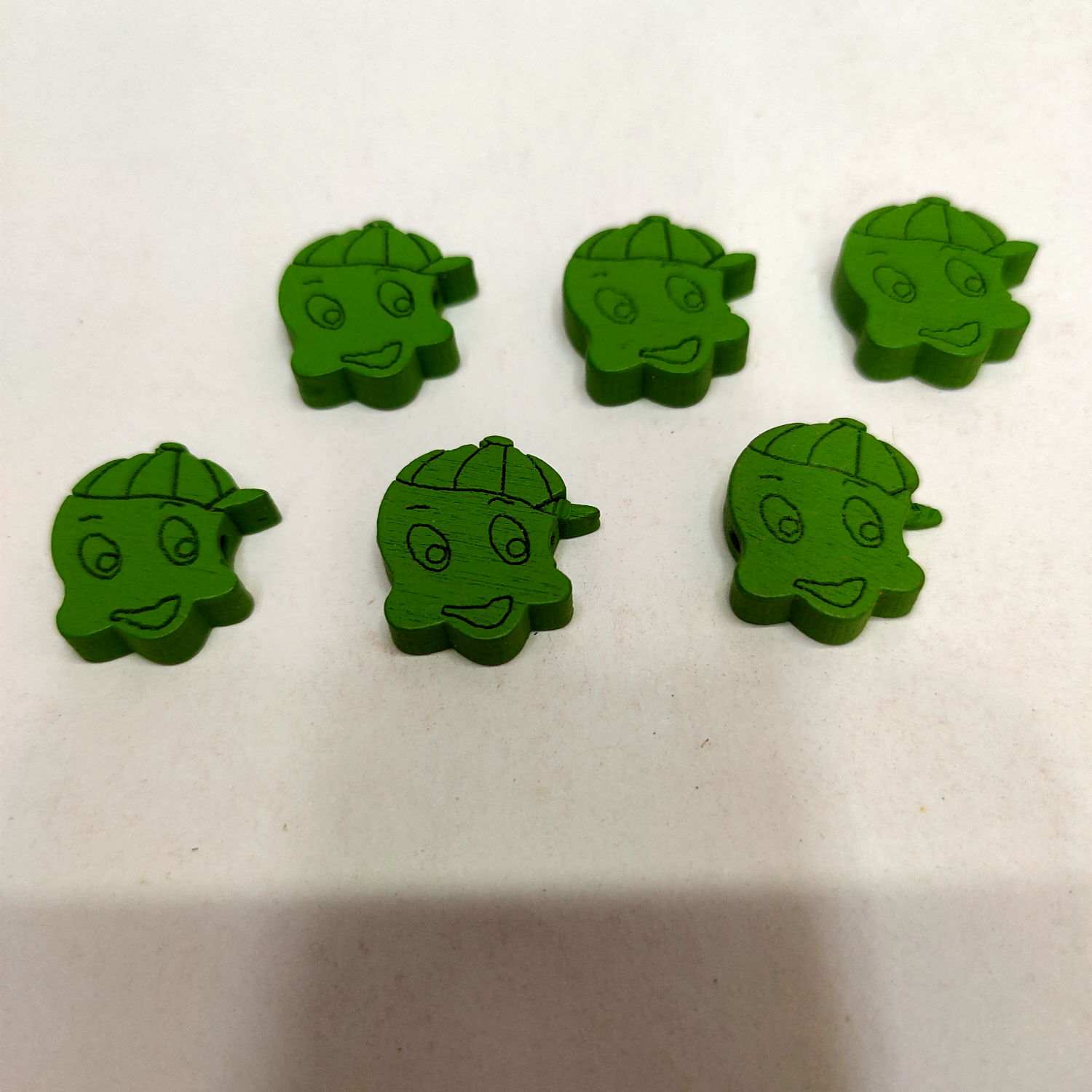 厂家直销木质配件 小男孩头绿色