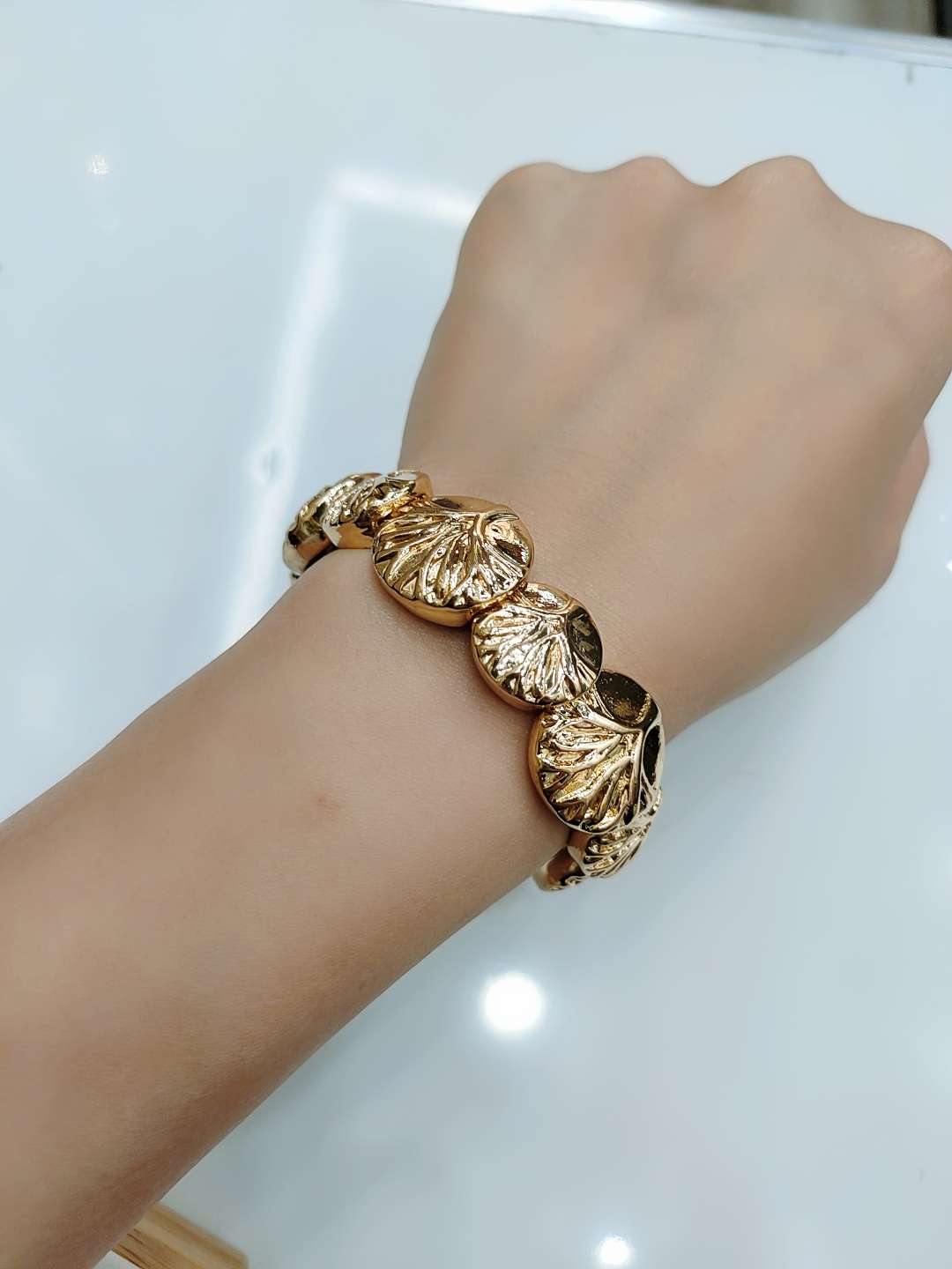 Simple geometric bracelet for girls, summer Instagram niche design, cold style, high-end and elegant jewelry accessory, elastic string details Picture