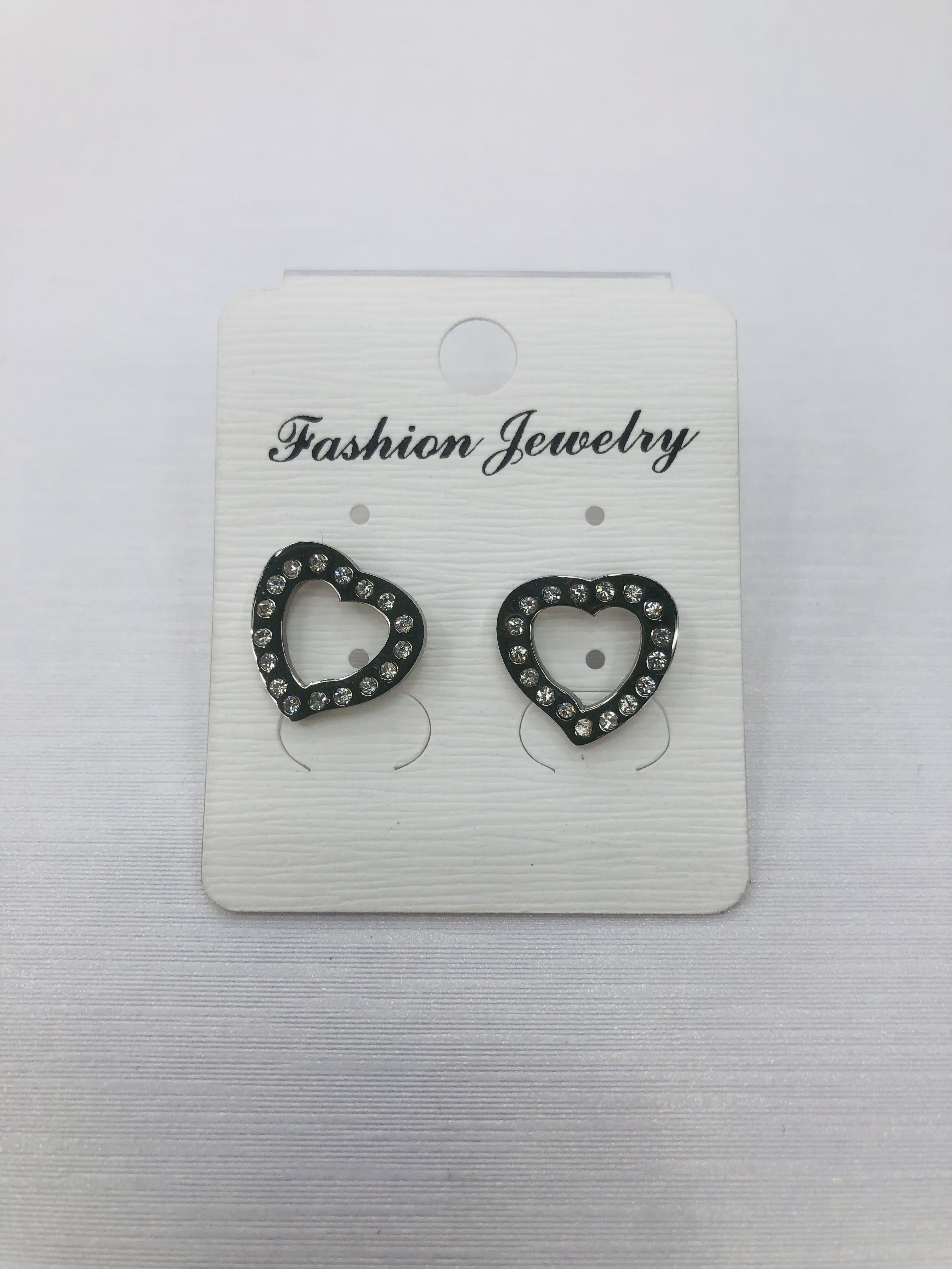 Small and simple Korean-style stainless steel ear studs for girls 14 Application Scenario