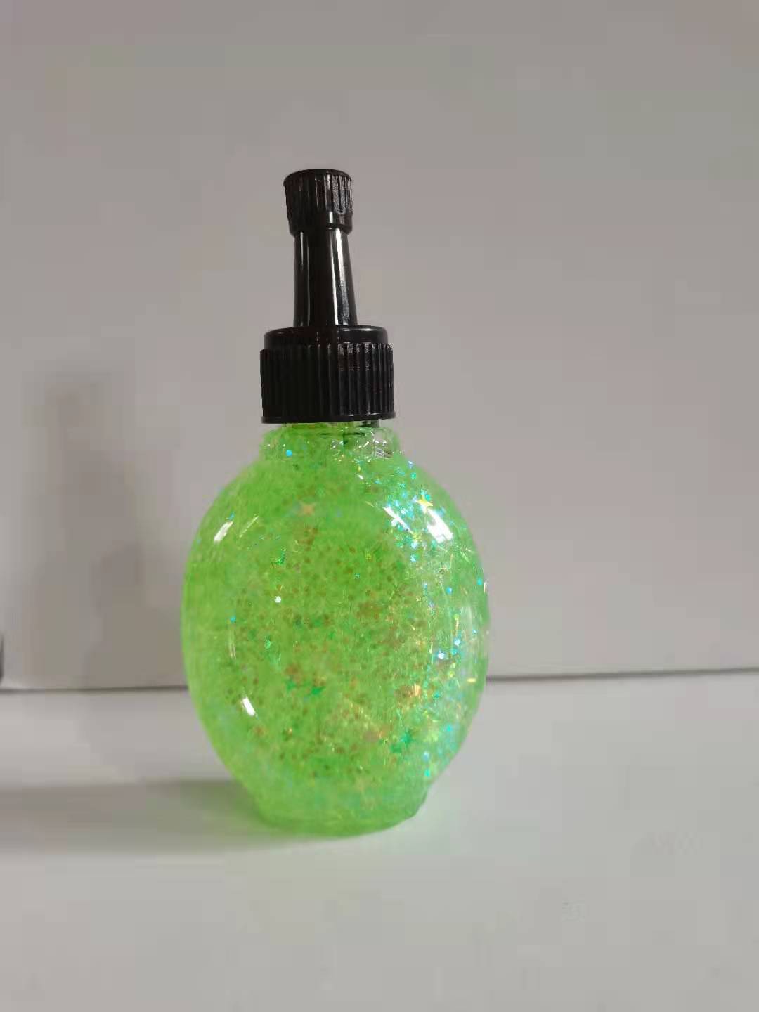 X0瓶幼儿园小朋友们DlY手工制作混亮片粗粉胶幻彩绿色产品图