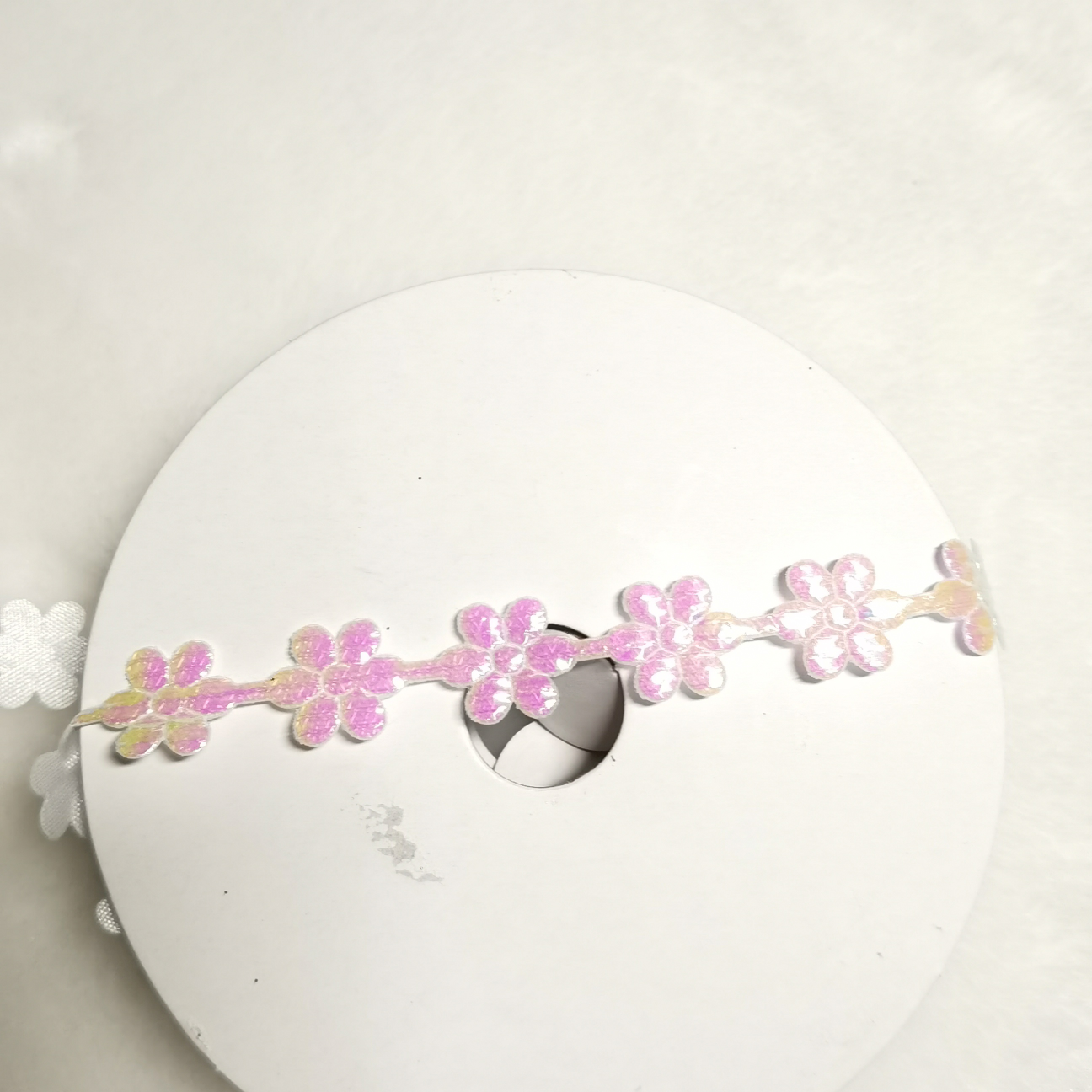 1.2  CM 中号梅花彩白色，圣诞，玩具，服装，工艺，喜庆，饰品，文具，卡片，包装，等等各种厂品上都可以撘配