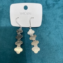 White gold brushed earrings