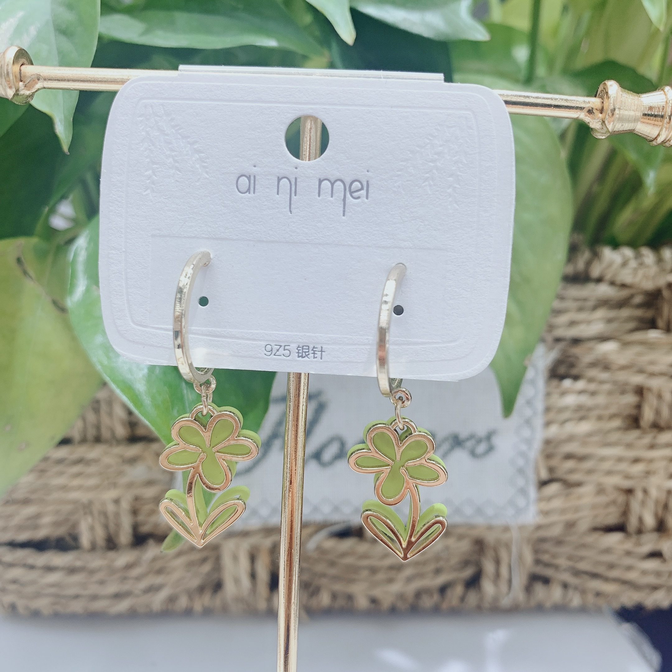 Silver needle earrings 2021 trendy, sweet and versatile, anti-allergy earrings suitable for women with round faces to look slimmer. Wholesale Item Picture