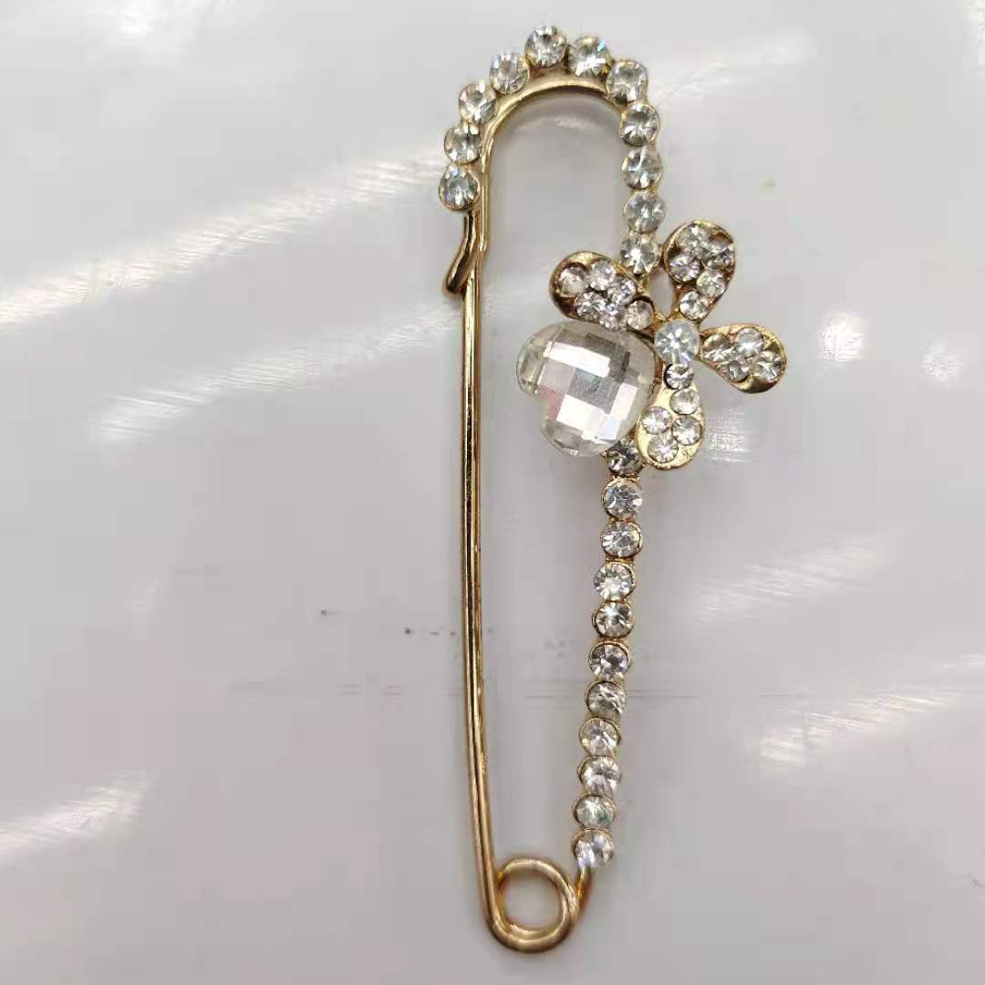 Fashion pin 630