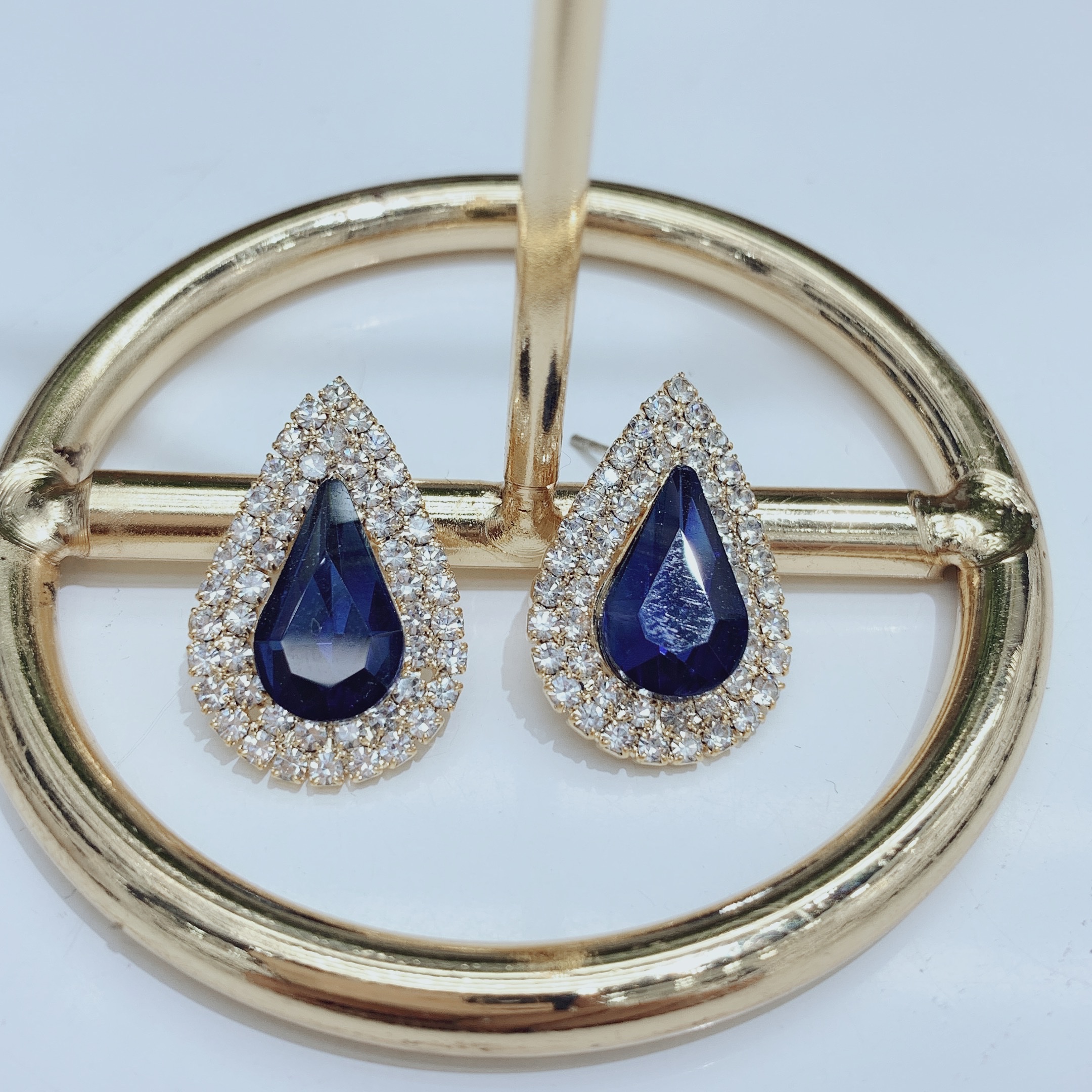 2021 Blue glass claw chain teardrop stud 925 silver needle, simple, elegant and fashionable Korean style casual details Picture