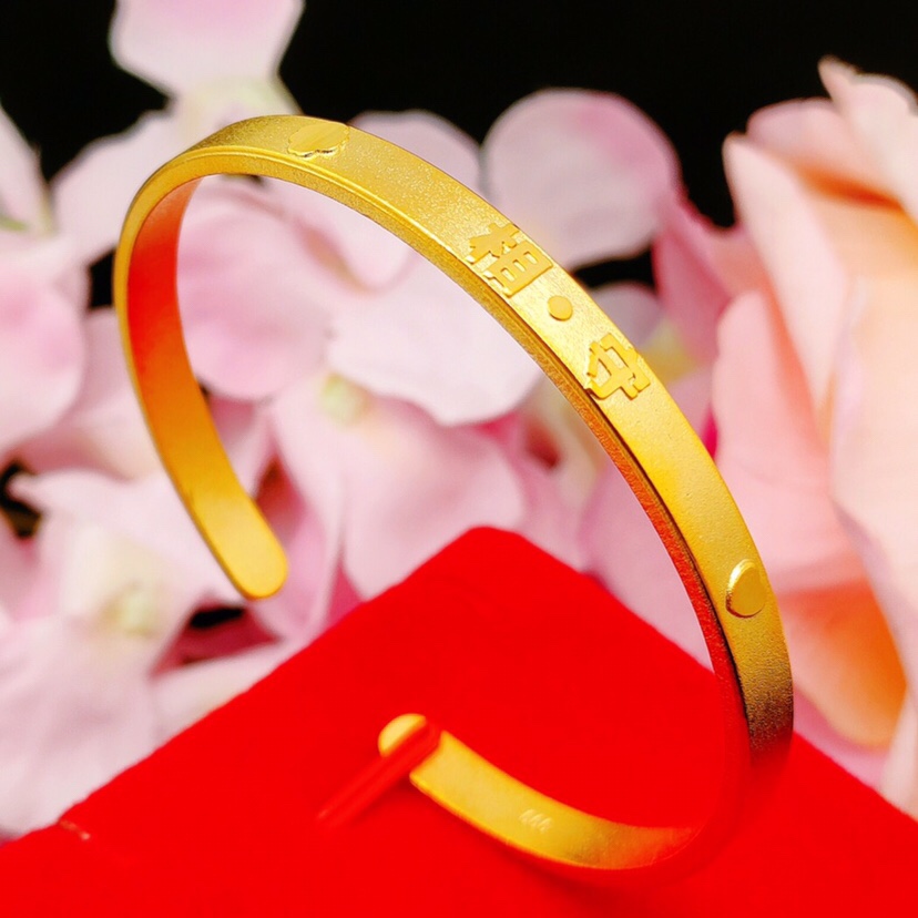 Keep the sand surface c buckle bracelet, simple and decent
