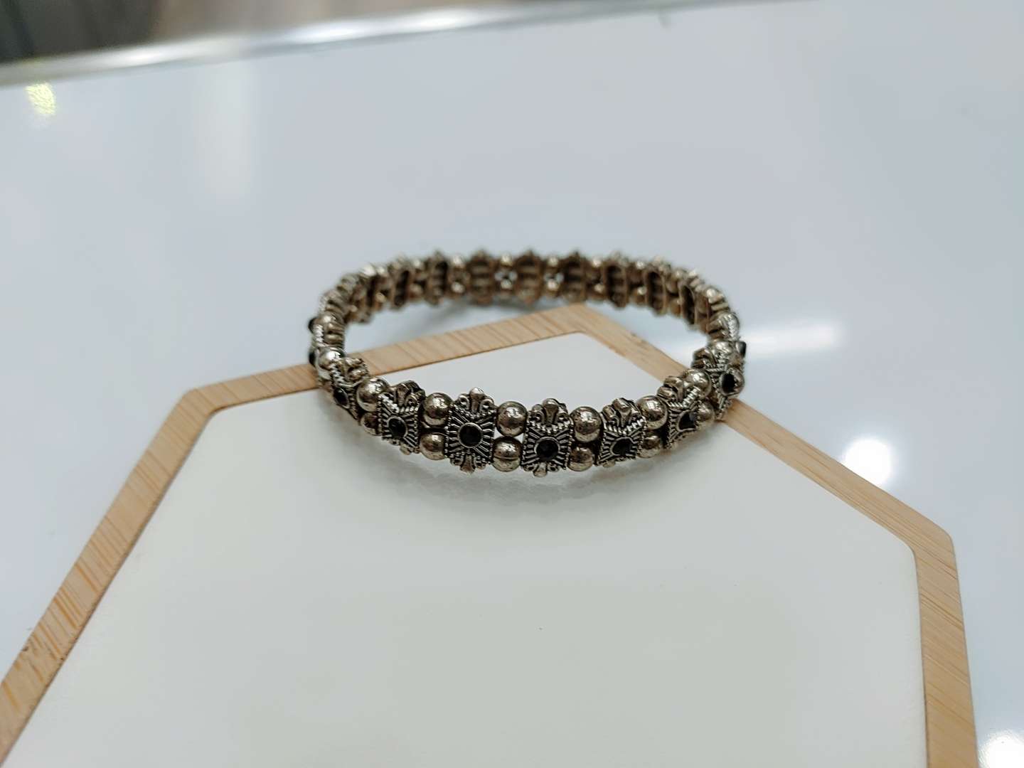 Blue starry sky bracelets with sparkling stars from Europe, America, Japan and South Korea, as well as diamond-dotted jewelry, are available in Yiwu as small commodities Specification image