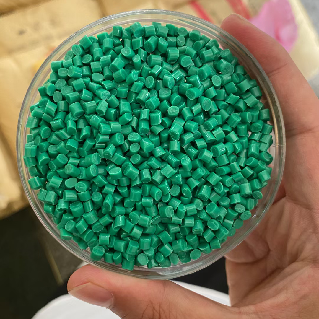The price of ABS green plastic particles is negotiable, with a minimum order quantity of 1 ton