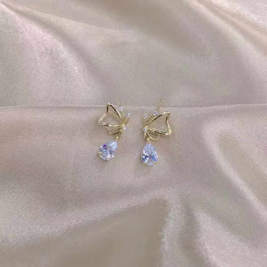 Korean version s925 silver needle plated with real gold and set with zircon stud earrings, minimalist style ladylike earrings, Dongdaemun elegant earrings