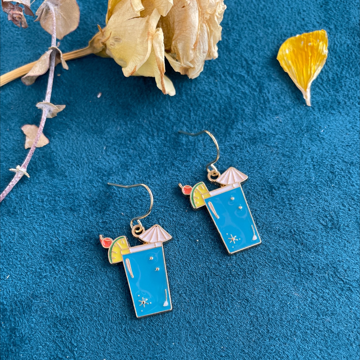 Yudie's new cute cartoon Japanese-style schoolbag, drink and earrings are creative and versatile details Picture