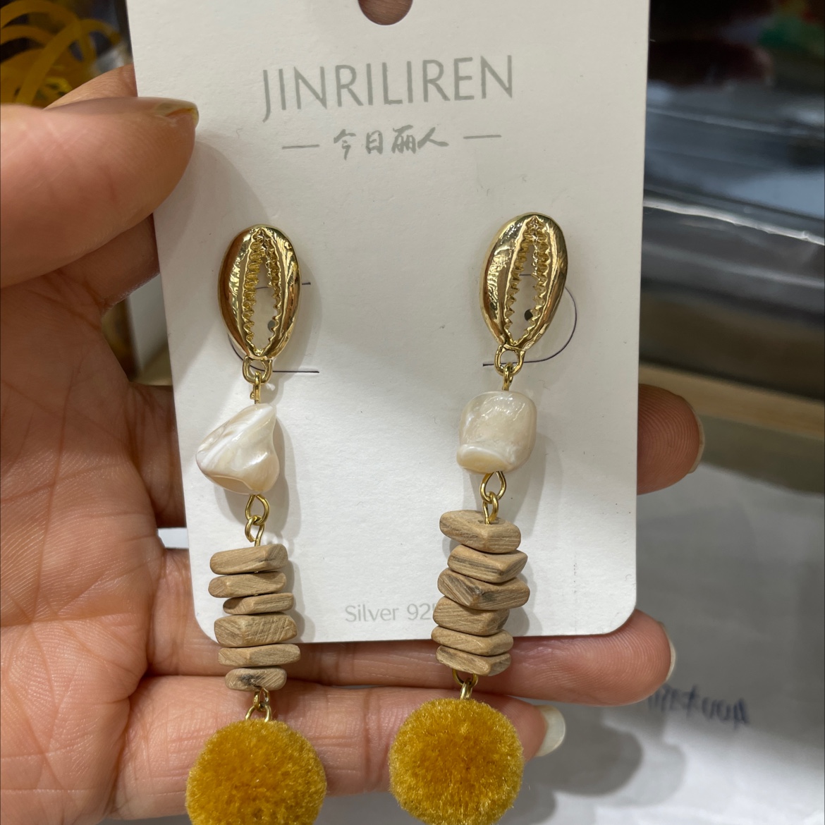 Today beauty Korean version new earrings autumn and winter new yellow thumbnail