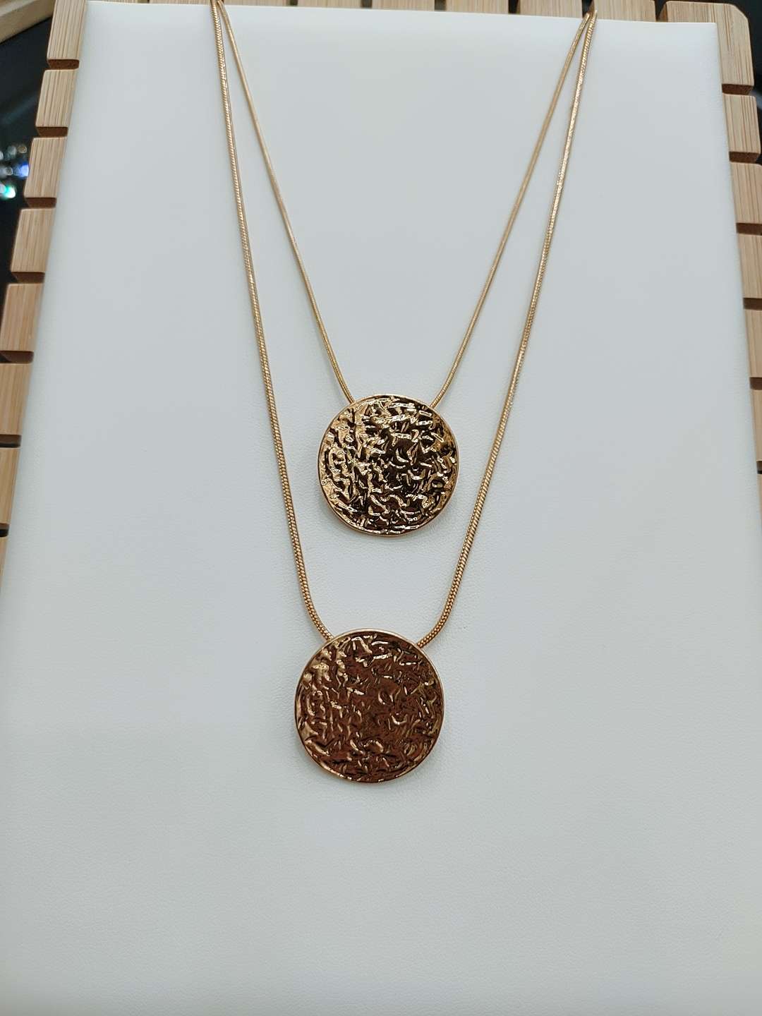 European and American export single metal thick chain necklace for women, new trendy, light luxury and niche golden decorative chain collarbone sweater chain accessory Application Scenario