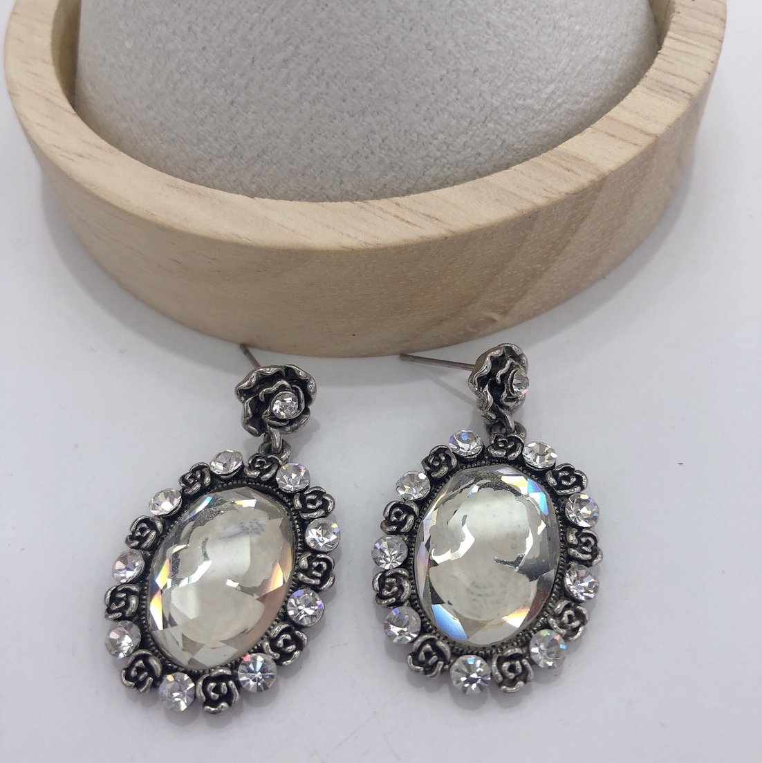 Hong Kong style Hepburn personality design sweet girl essential earrings