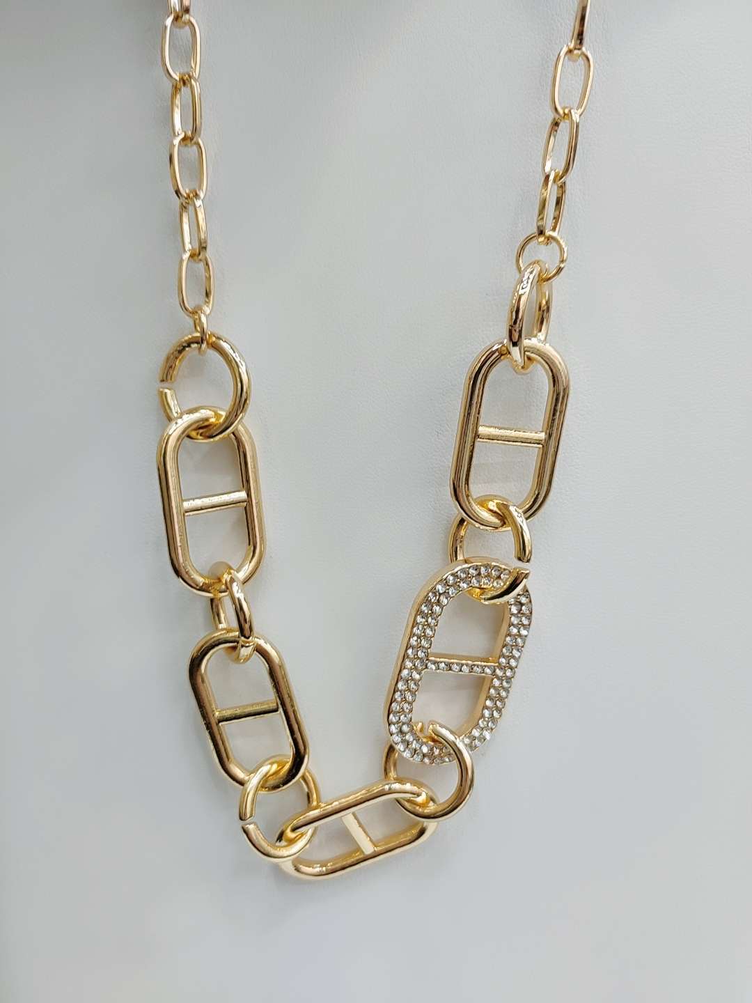 French thick chain necklace, the same cool style titanium steel collarbone chain sweater as the European and American fashion Instagram blogger Application Scenario