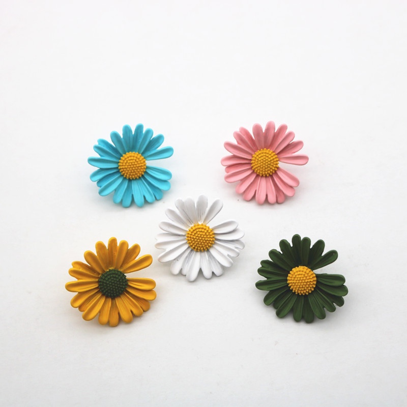 Small Daisy anti-slip button brooch temperament small fresh simple cardigan collar needle sweet mini paint corsage