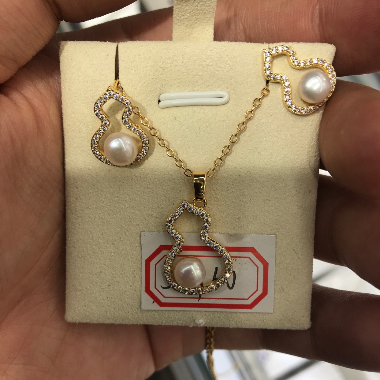 铜镀金吊坠