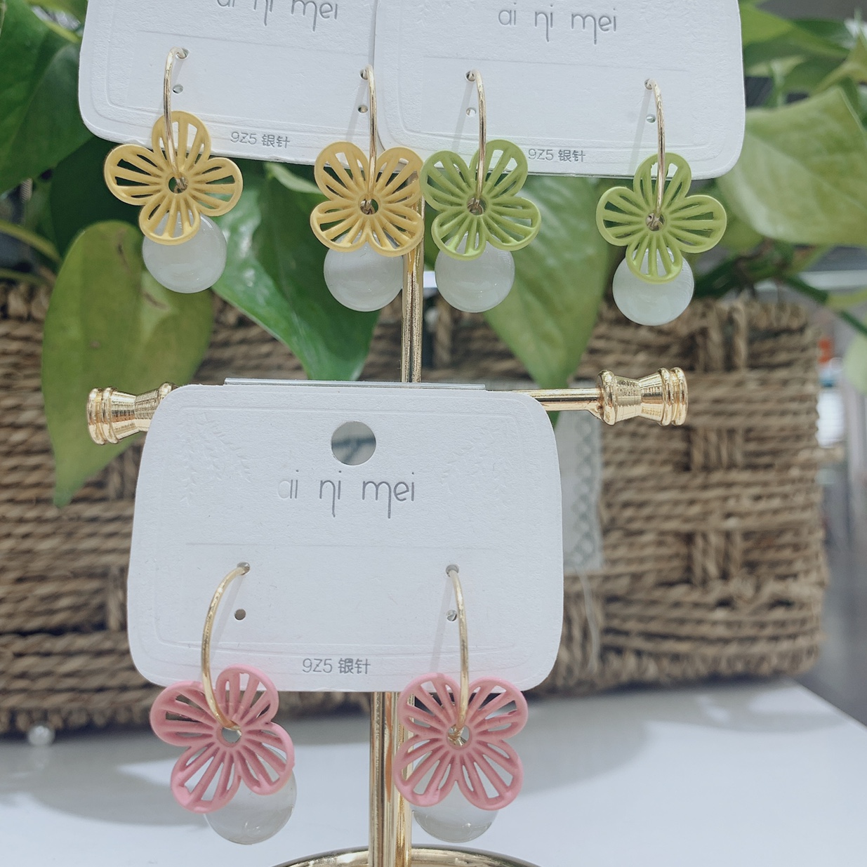 Four-leaf flower striped cat's eye double-wear, exquisite, fashionable, elegant and stylish, new 2021 Korean version, simple and elegant