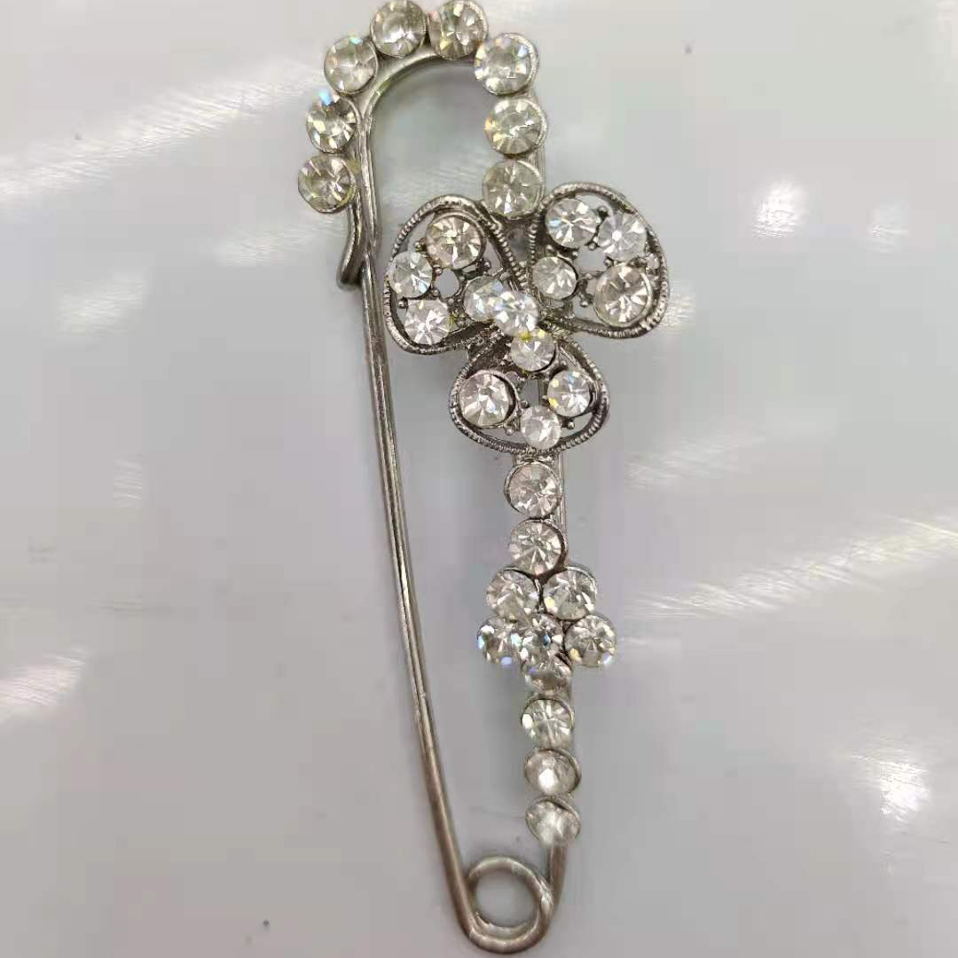 Fashion pin 659