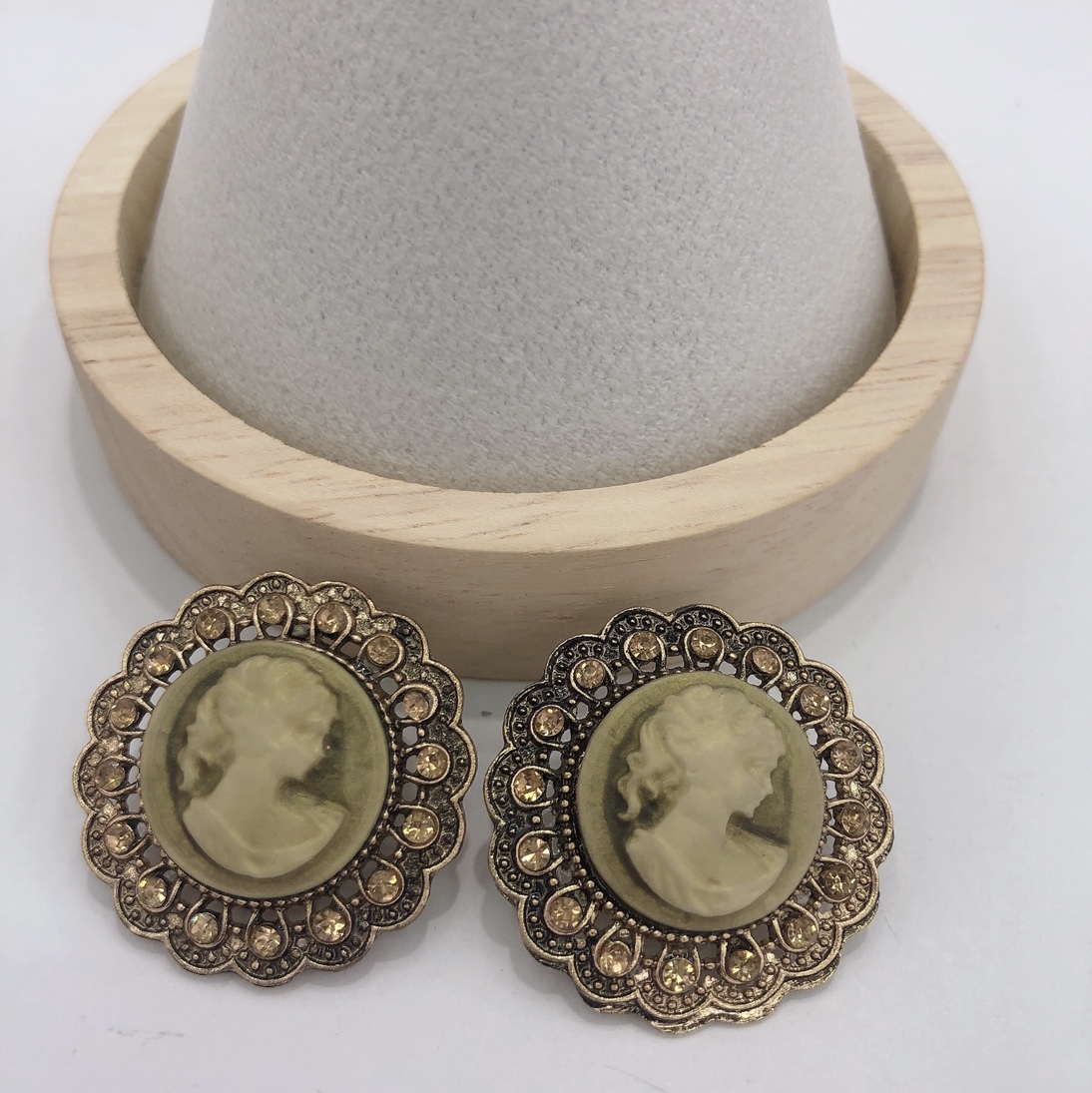 Fashion luxury advanced exquisite elegant fashion women banquet essential earrings