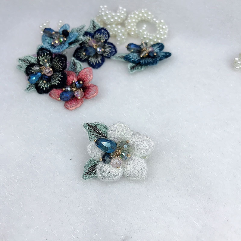 Embroidery, retro small flower diy clothing accessories, brooches, hairpins, scarves, hats, ornaments and accessories details Picture