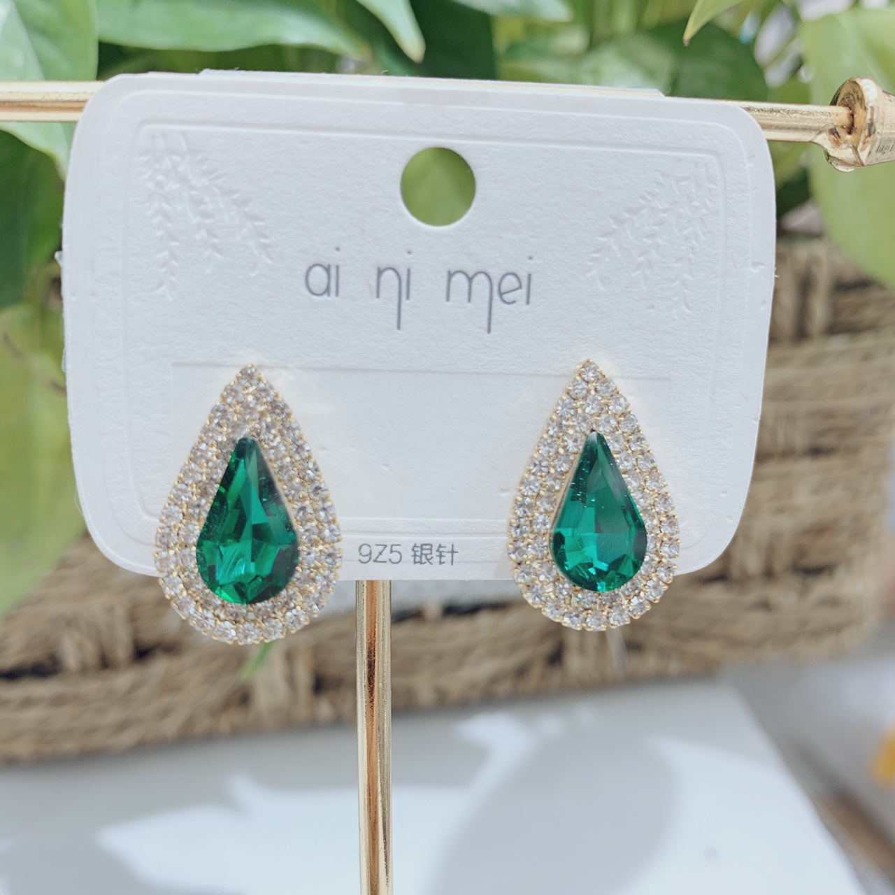 2021 Green glass claw chain teardrop Stud 925 silver needle simple, elegant and fashionable Korean style casual