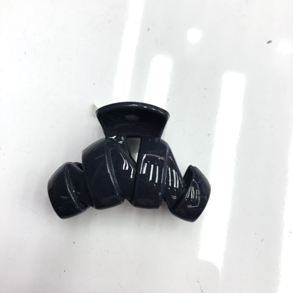 696