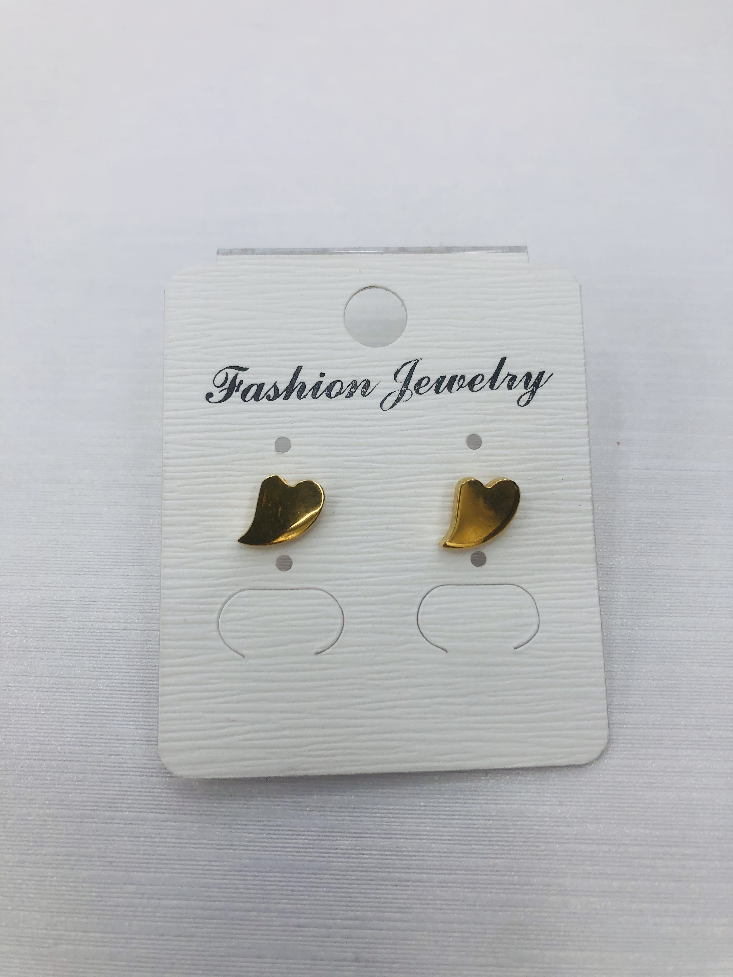 Small and simple Korean-style stainless steel ear studs 16 Application Scenario
