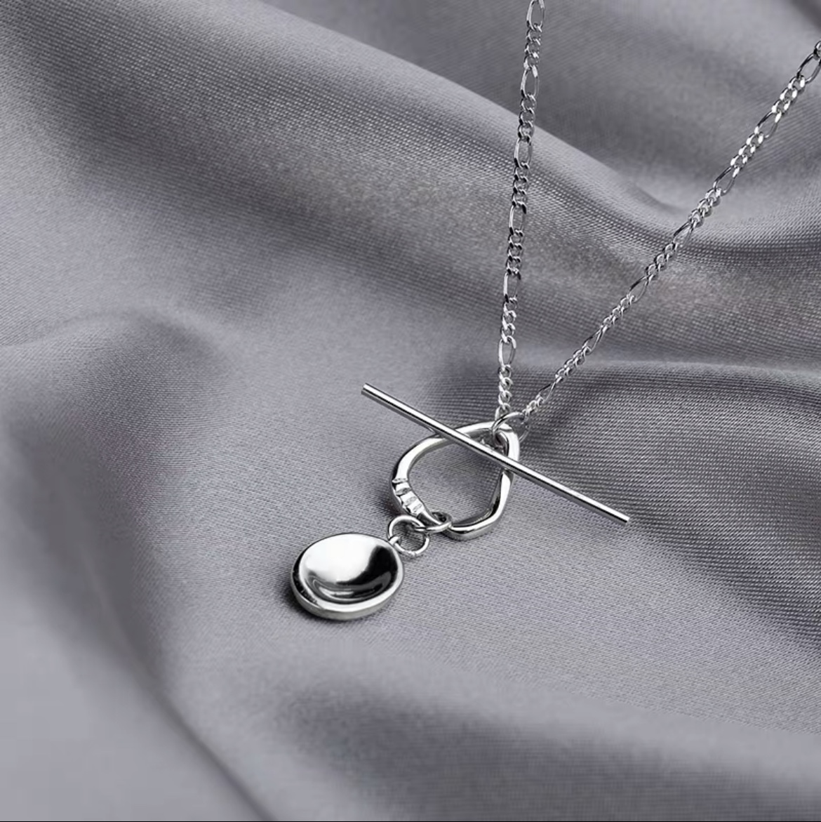 Pierce pie clavicle chain