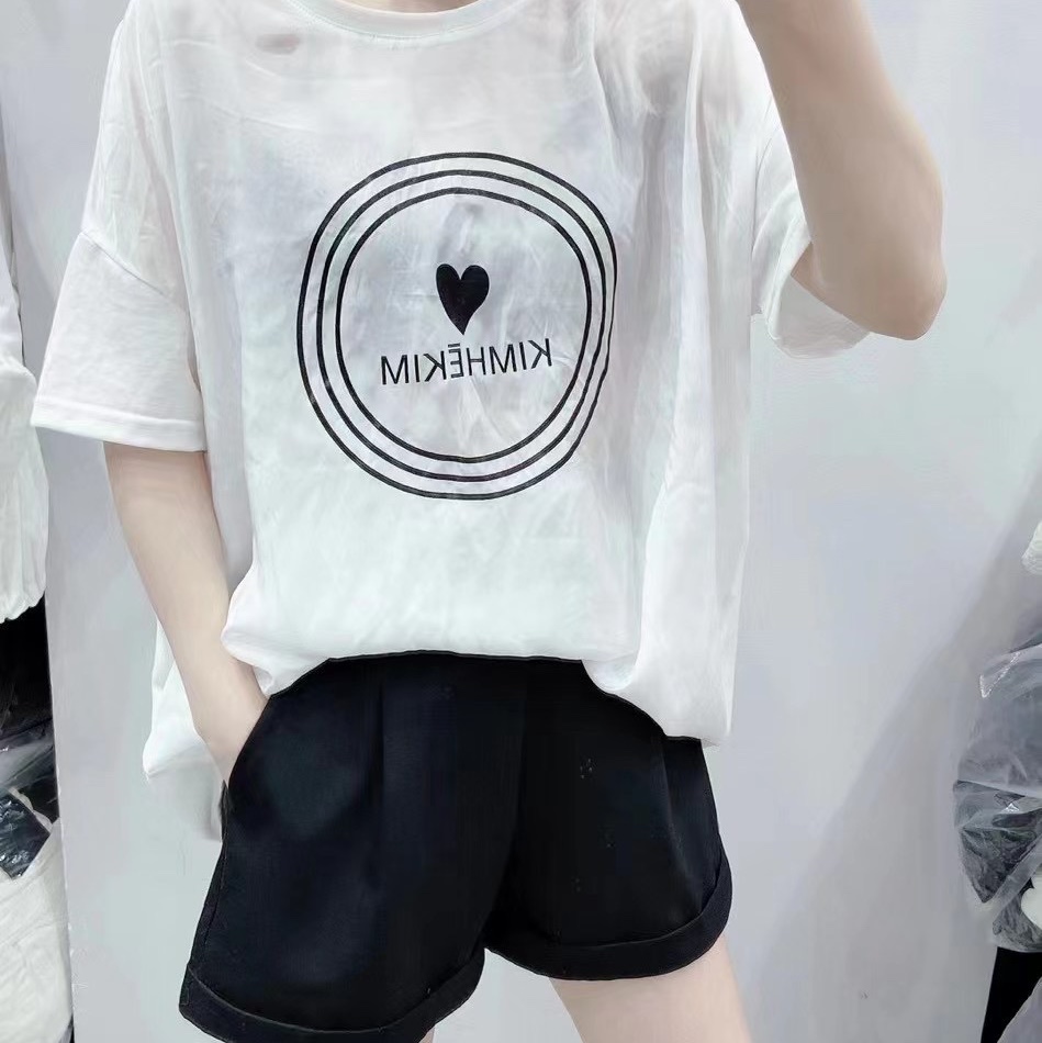 T-shirt: