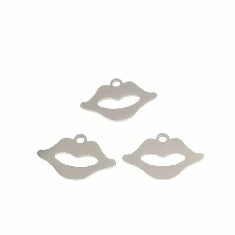 A hair fashion jewelry fashion necklace simple lips cross-border new accessories titanium steel pendant collarbone chain