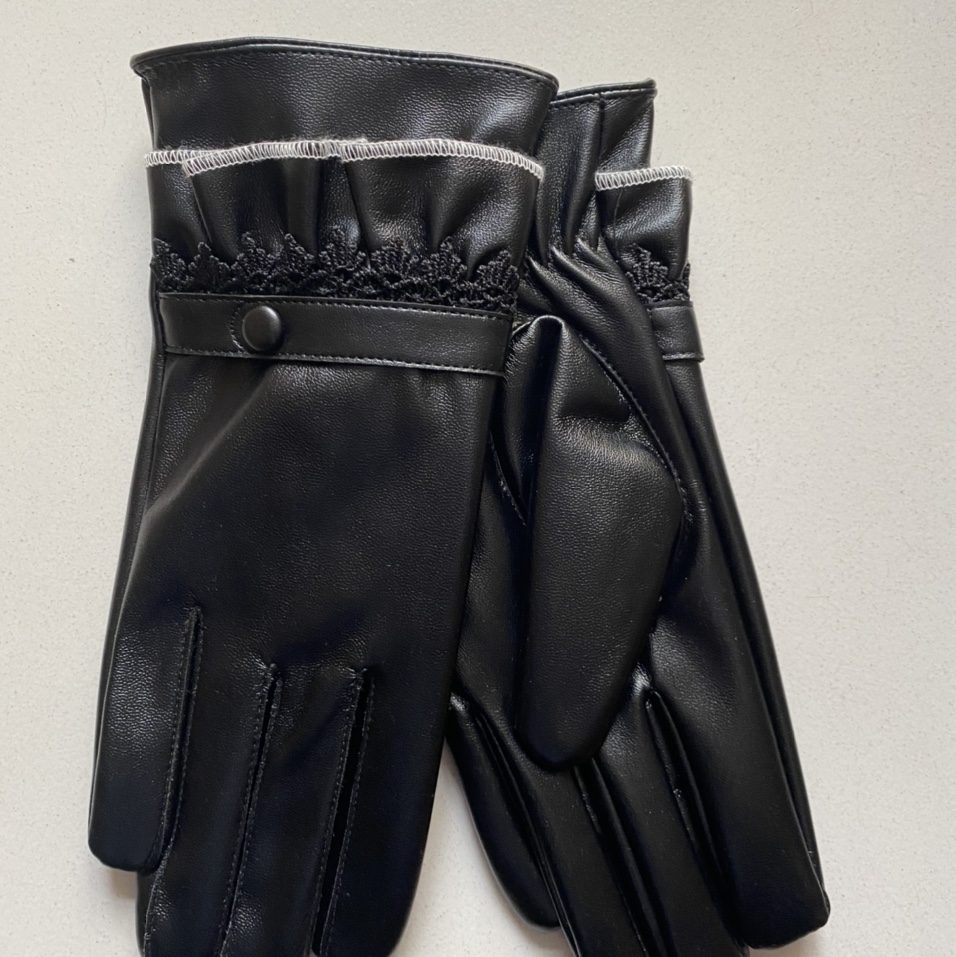 Touch screen gloves with lace button for women