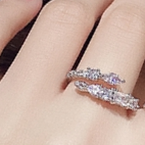 Korean high-grade fashion temperament light luxury diamond set geometric diamond zircon ring