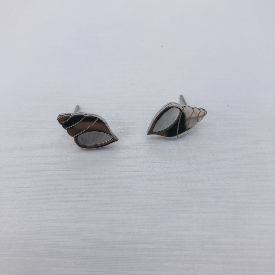 Small and simple Korean-style stainless steel ear studs for girls 18