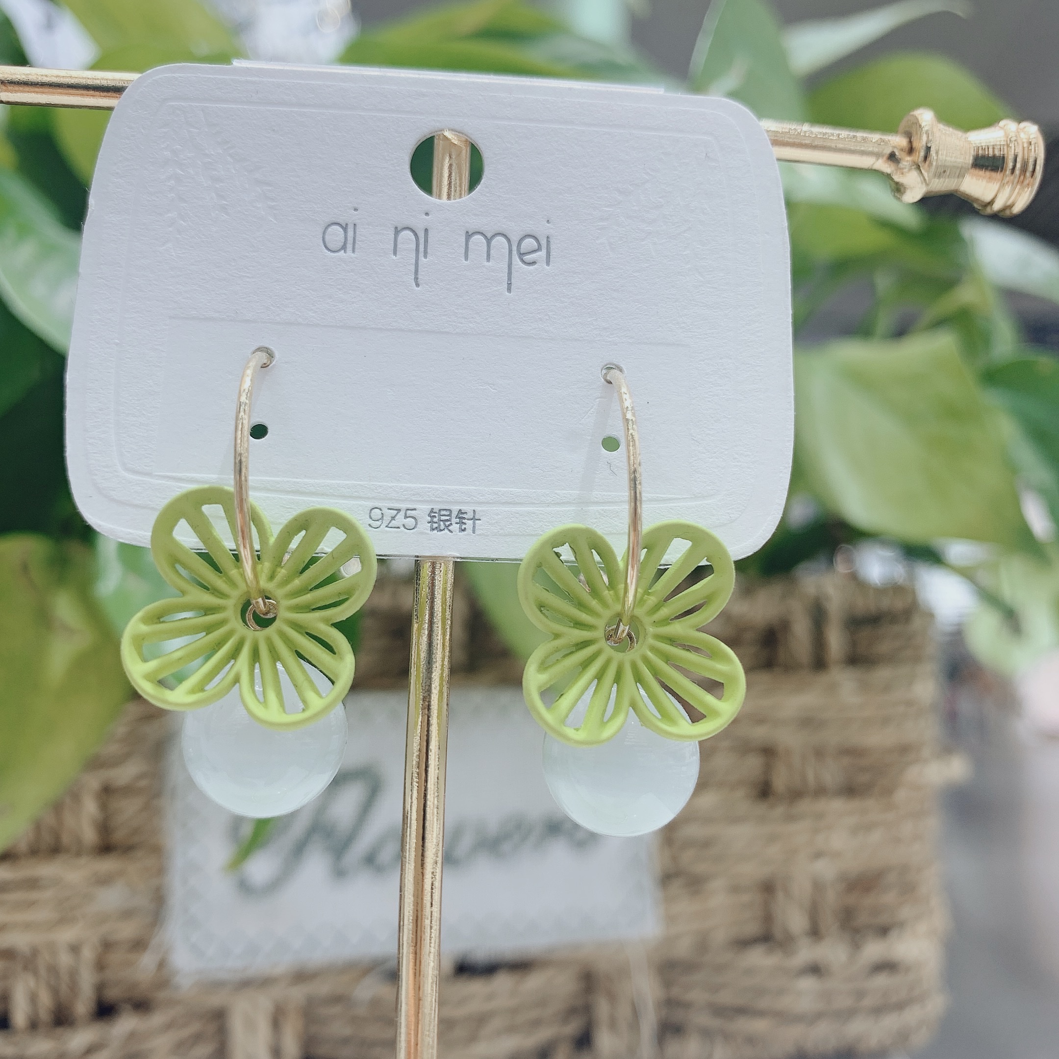 Four-leaf flower striped cat's eye double-wear, exquisite, fashionable, elegant and stylish, new 2021 Korean version, simple and elegant Specification image