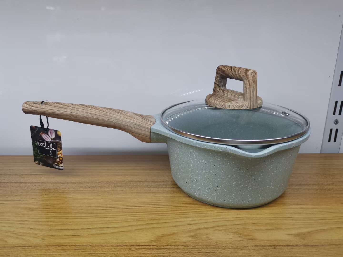 A 18cm fresh and light green milk pan details Picture