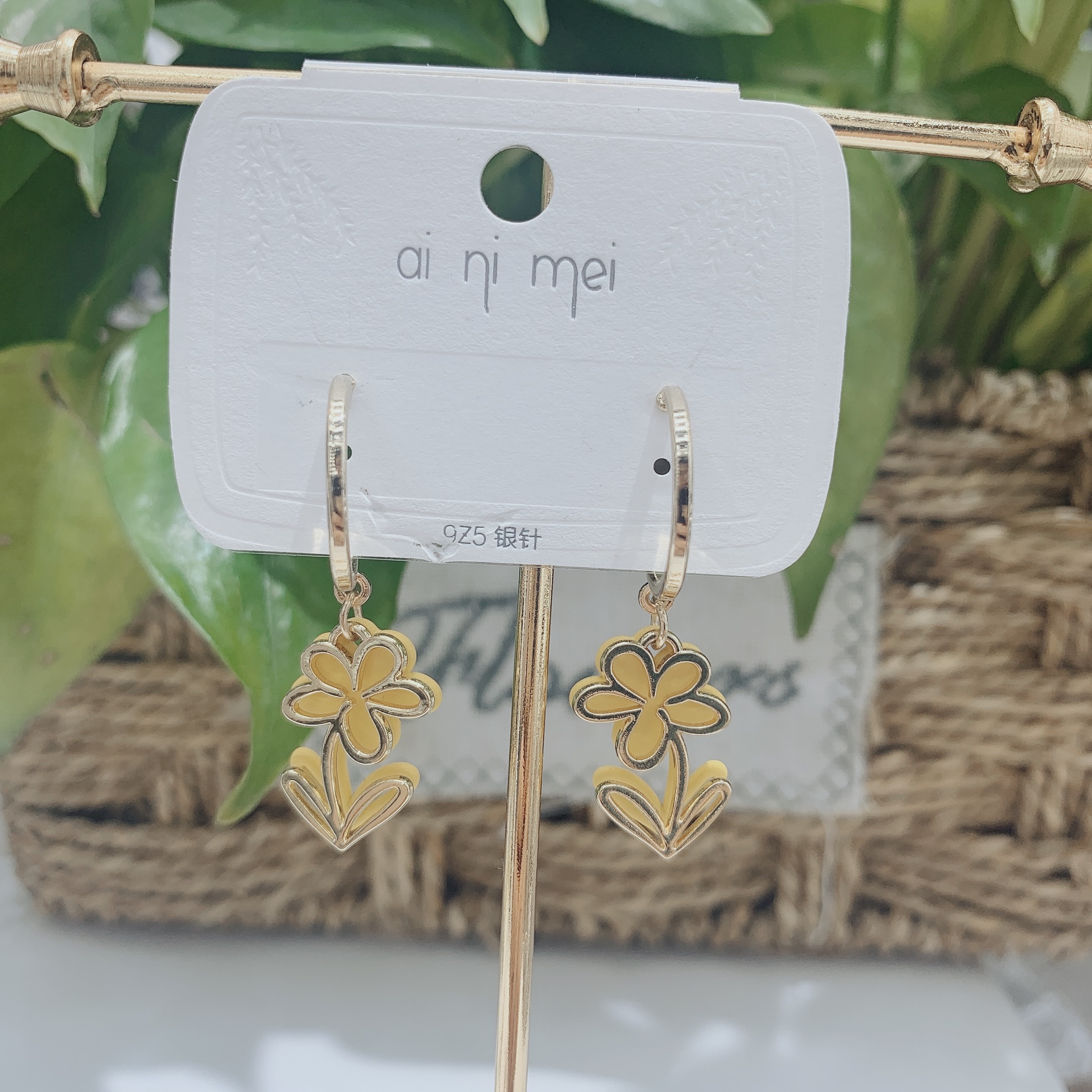 Silver needle earrings 2021 trendy, sweet and versatile, anti-allergy earrings suitable for women with round faces to look slimmer. Wholesale details Picture