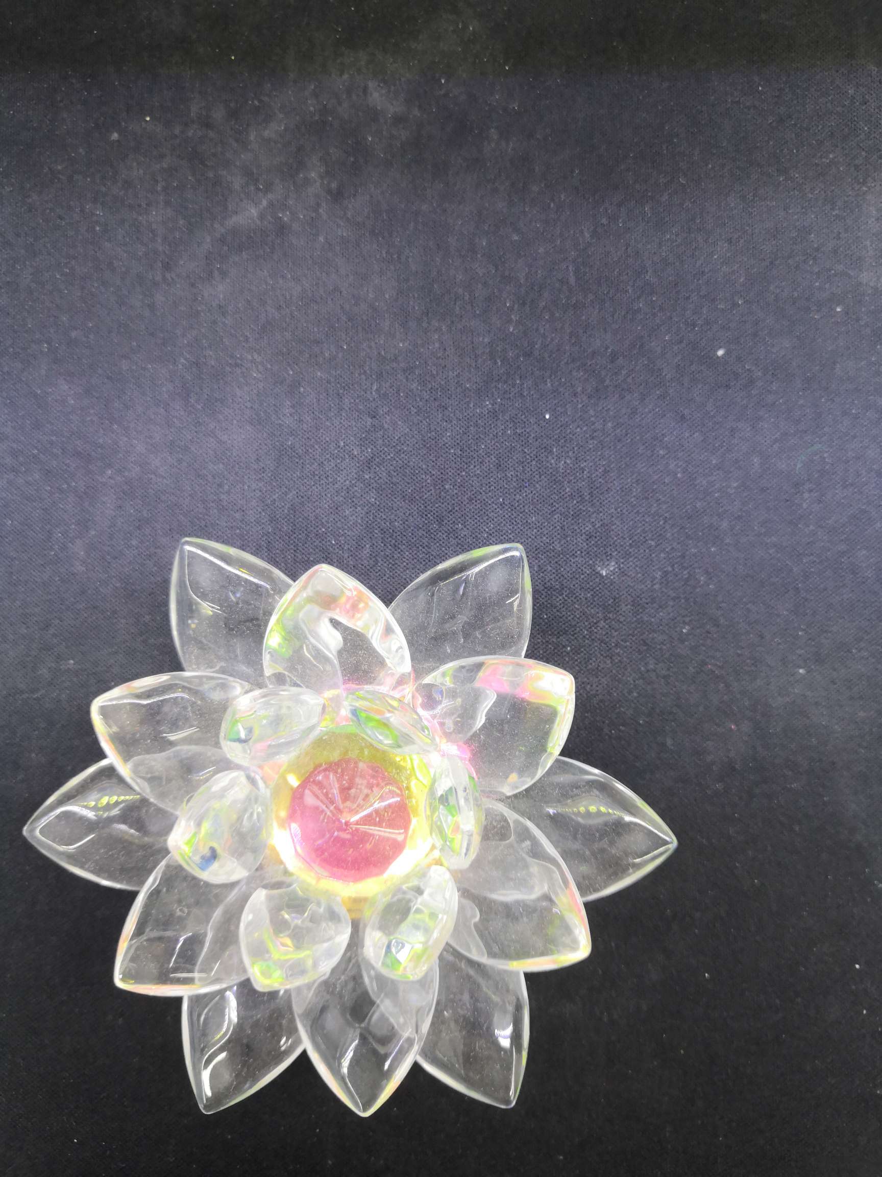 Yiwu Yanfan Handicrafts Store 7951 offers unisexual crystal lotus ornaments Application Scenario