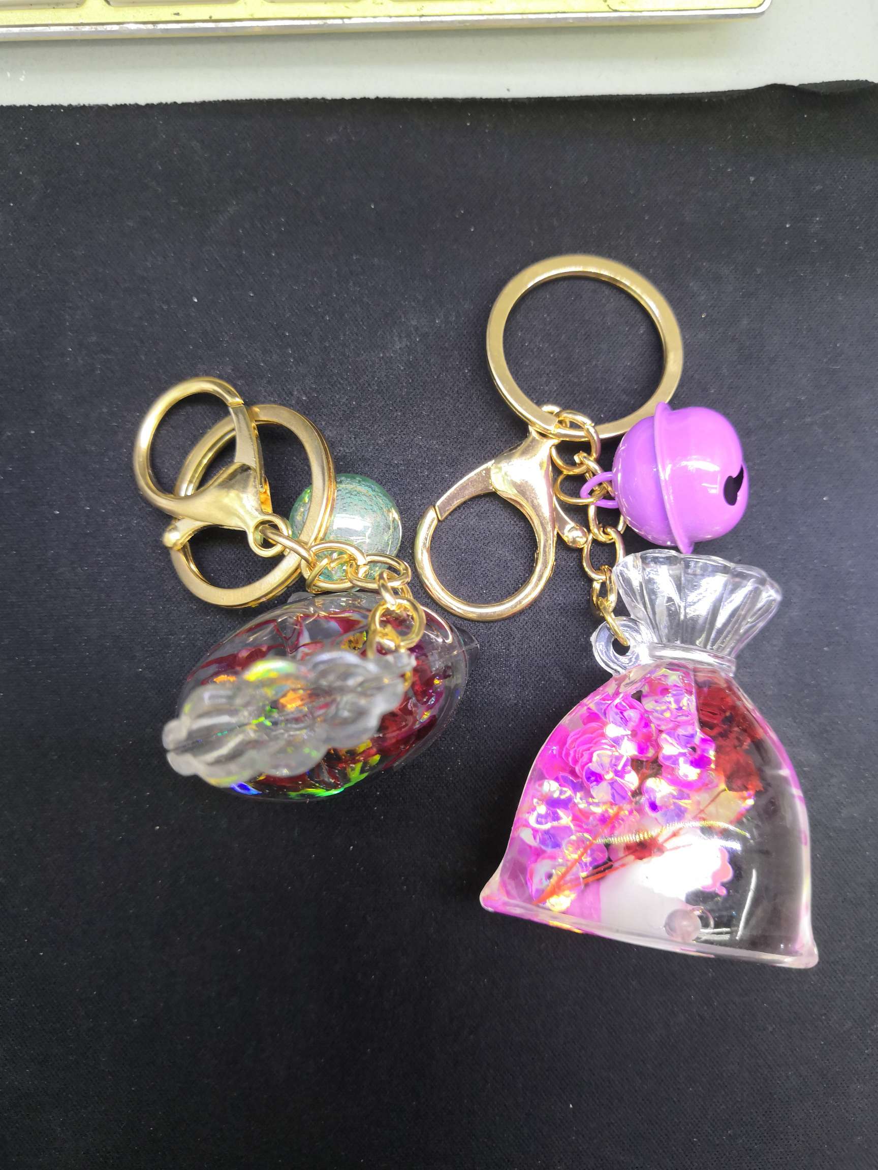 Oil bottle keychain 6 Application Scenario