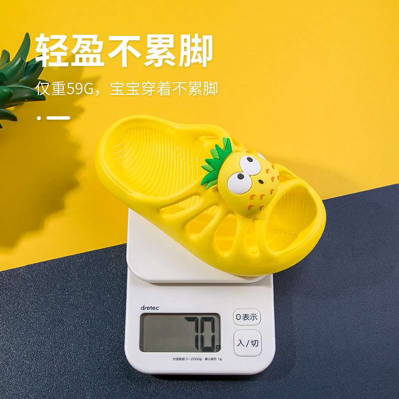The new children's fishbone croquet shoes from Little Deer Mili are cute, anti-slip, soft-soled and pineapple anti-collision eva slippers Item Picture