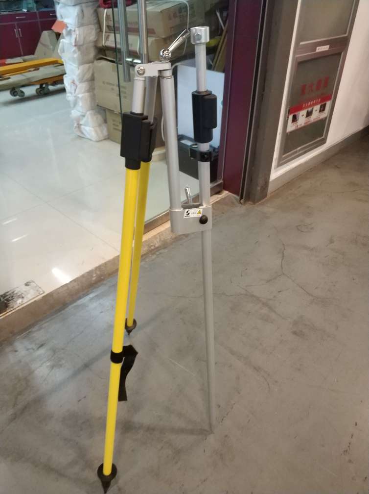 The float aligns with the pole tripod Application Scenario